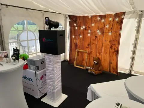 Magic Mirror Fotospiegel im Einsatz auf einer Hochzeit in Bad Zwischenahn