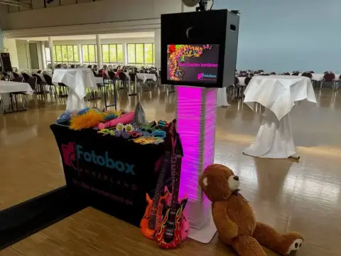 Jubiläumsfeier Fotobox-Aufbau mit Love-Buchstaben