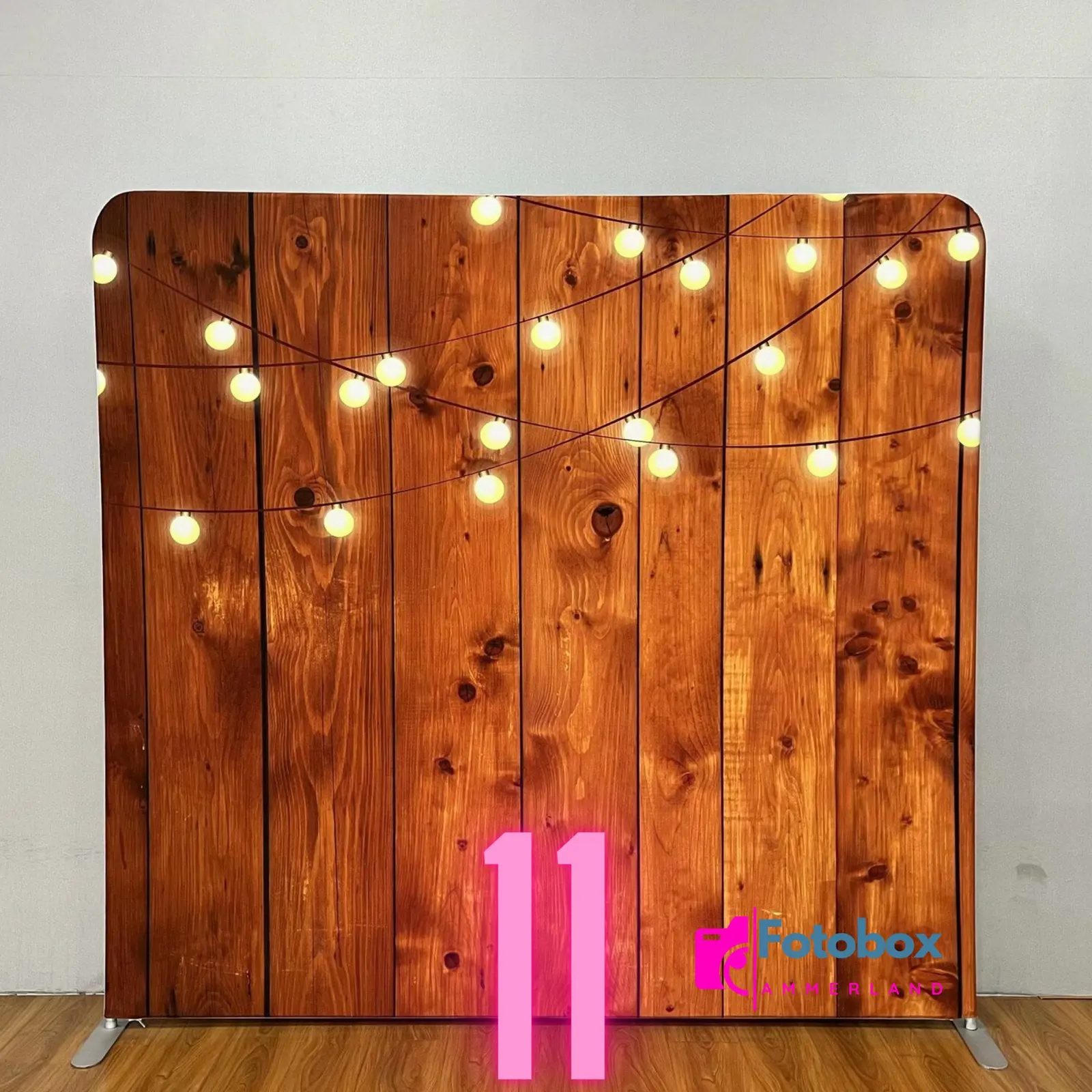 Nr. 11 · Holz hell mit Lichterketten