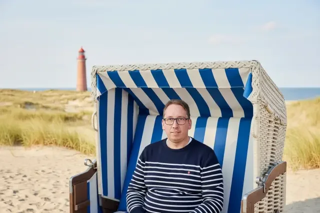 KI-Stil: Ostsee Strandkorb